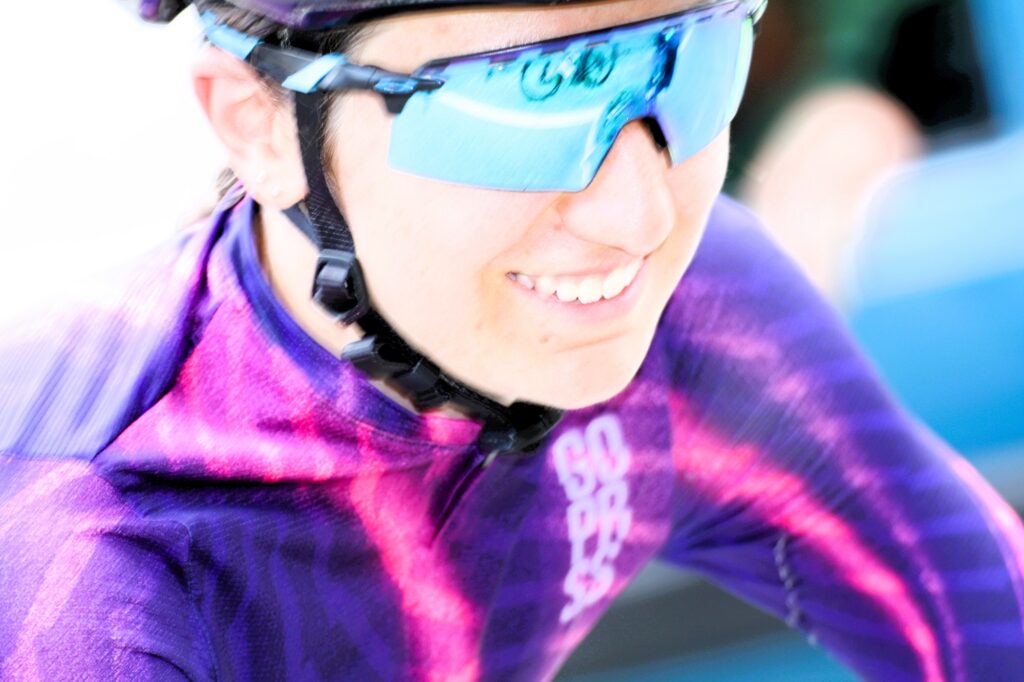 La maglia Leggendaria Stravagante Viola e il panta Leggendario Bianco.